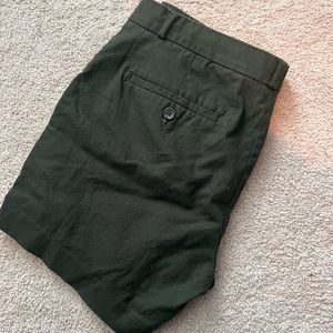 Never worn women’s banana republic green shorts